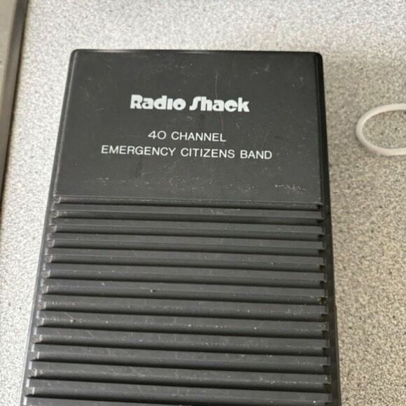 Radio Shack Emergency Citizens Band TRC-463 40 Channel Radio - Picture 7 of 8